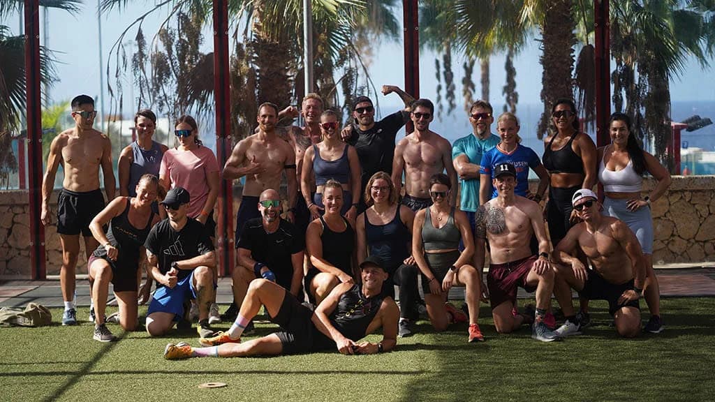 Official-Training-Camp-auf-Teneriffa-Training-und-Coaching-mit-Hyrox-Weltmeister-Martin-Michelius-und-top-athlet-max-löw-Sunset-Yoga-fitness-holidays-tenerife-Fitnessurlaub-Spanie…