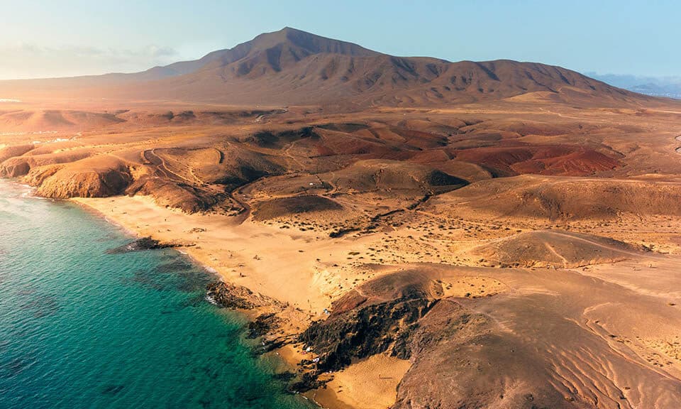 Fitnessurlaub auf Lanzarote mit HYROX, Vulkanlandschaft und Atlantik