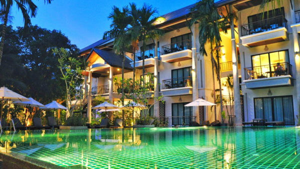 Navatara Phuket Resort - Pool Bereich - Fitnessurlaub mit Reiseathleten in Phuket