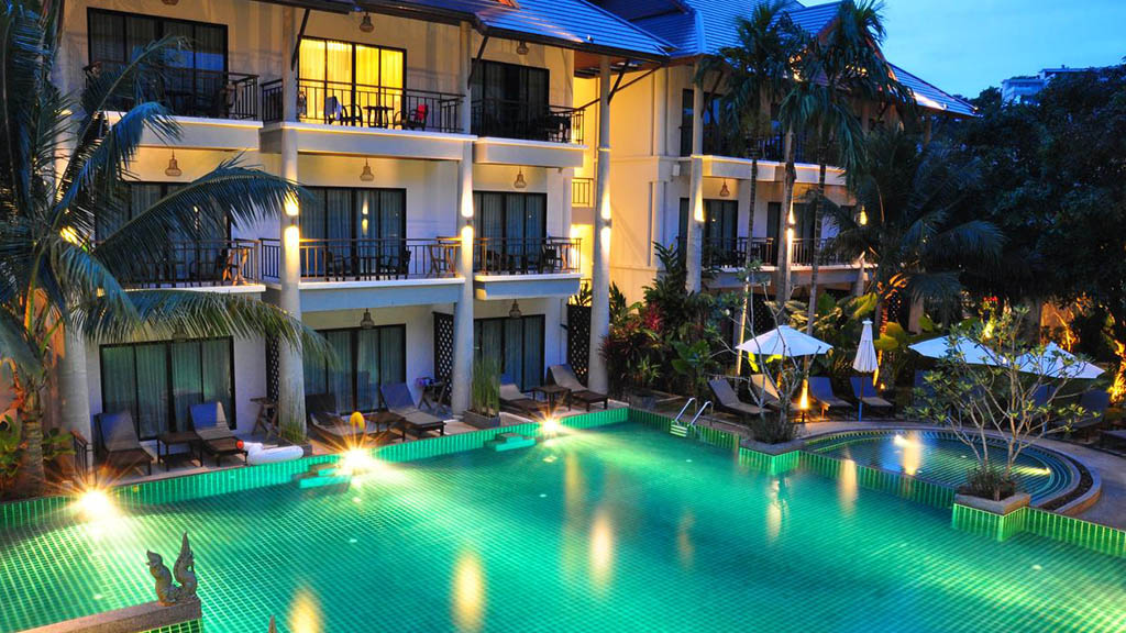 Navatara Phuket Resort - Pool Bereich - Fitnessurlaub mit Reiseathleten in Phuket
