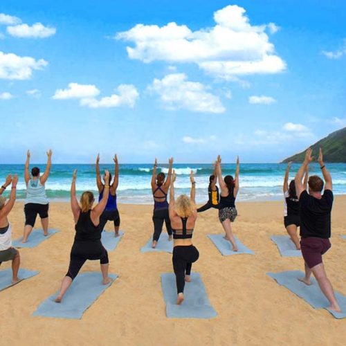 Yoga am Strand - Phuket - Fitnessurlaub mit Reiseathleten in Phuket