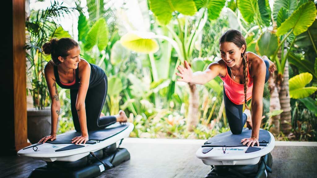 Surfboard Fitness - Komune Resort & Beach Club auf Bali - Fitnessurlaub auf Bali für Reiseathleten