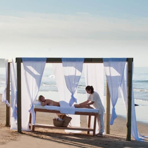 Massage am Strand - Paradis Plage Surf Yoga & Spa Resort - Fitnessurlaub mit Reiseathleten - Marokko Plage