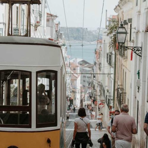 Historische Straßenbahn in Lissabon - XXI CrossFit Urlaub Lissabon, Portugal - Fitnessurlaub für Reiseathleten