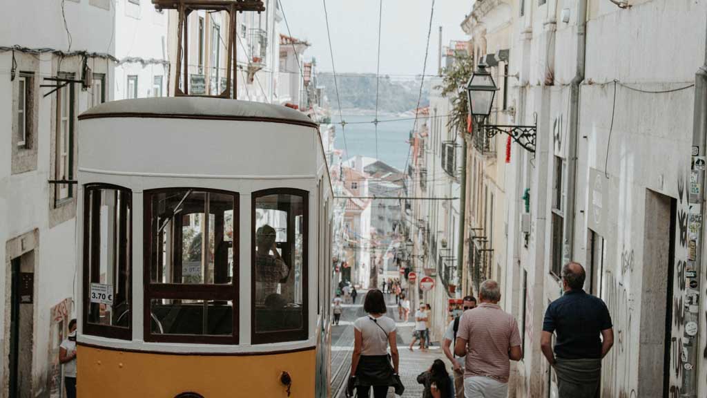 Historische Straßenbahn in Lissabon - Cross Fitness Urlaub Lissabon, Portugal - Fitnessurlaub für Reiseathleten