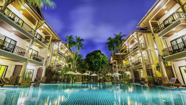 Navatara Phuket Resort Hauptpool - Fitnessreisen für Reiseathleten
