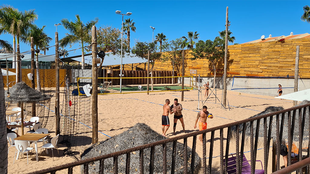 Activate Sports Club im Baobab Suites - Fitnessurlaub Teneriffa - Beachvolleyball