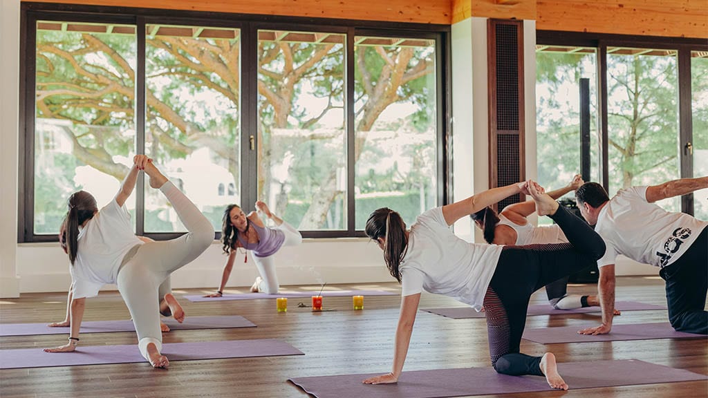 Yoga im Active Studio by Serenity - Fitnessurlaub Algarve - Fitnessurlaub Portugal - Fitnessreisen für Reiseathleten
