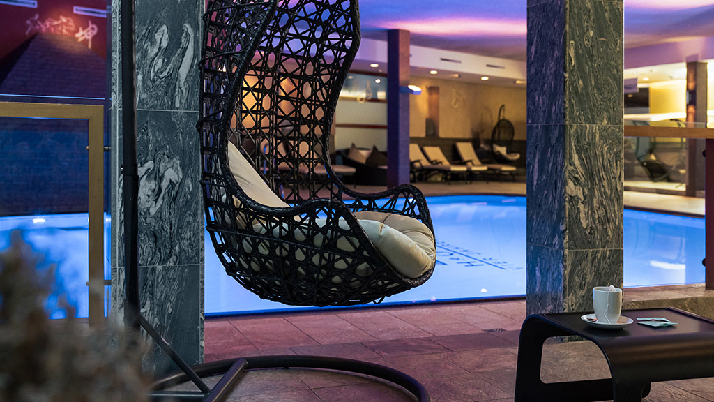 Aktivurlaub Österreich - Hotel Vier Jahreszeiten - Indoor Pool - Wellnessbereich - Reiseathleten