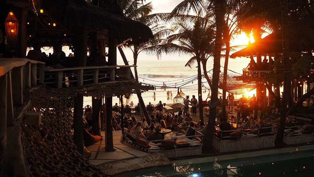 Entdecke zahlreiche Top Beach Clubs auf Bali