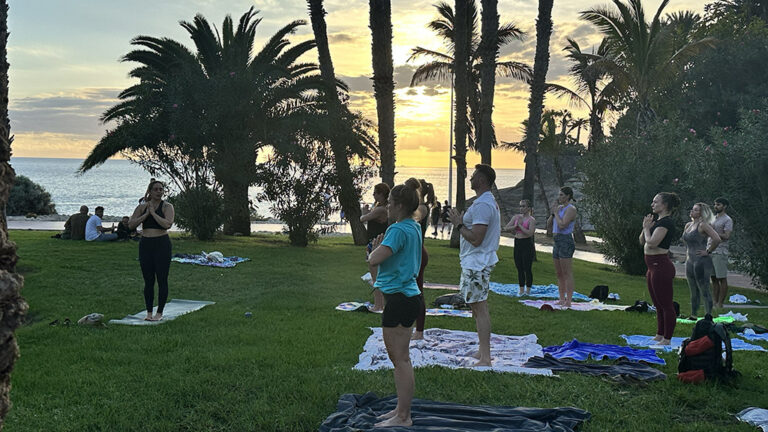 Hyrox Camp Tenerife - Sunset Yoga - Reiseathleten Retreat - vacaciones fitness Tenerife
