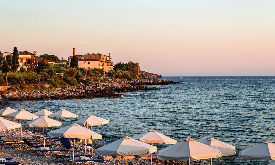 Ritsa Strand - Entdecke die wunderschöne Mani auf den Peloponnes in Griechenland - Fitnessurlaub Griechenland - Fitnessreisen für Reiseathleten