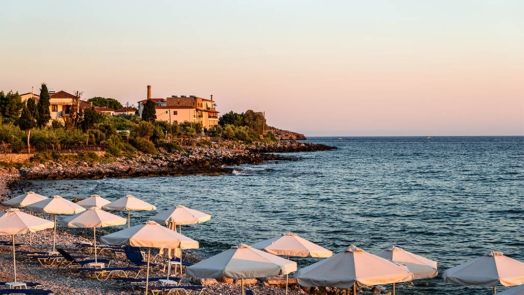 Ritsa Strand - Entdecke die wunderschöne Mani auf den Peloponnes in Griechenland - Fitnessurlaub Griechenland - Fitnessreisen für Reiseathleten