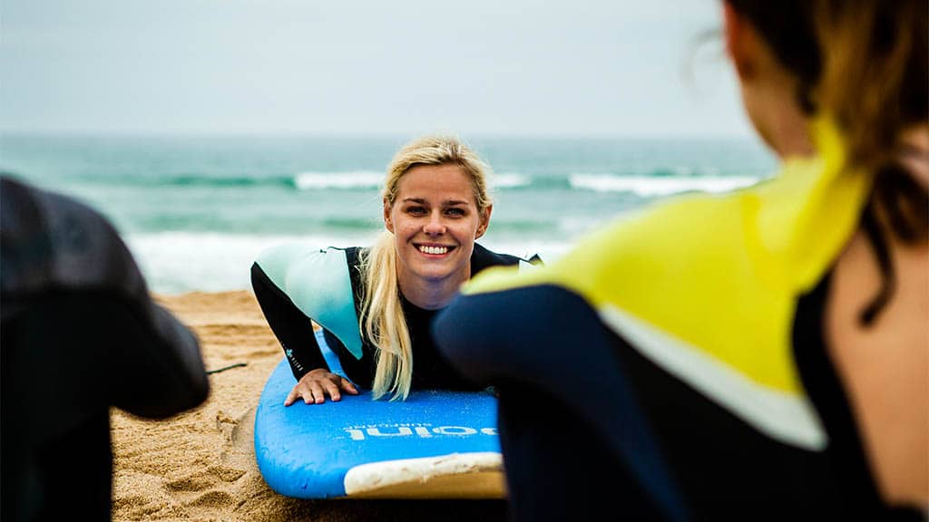 Level 1 Surfkurs - Surfen, Fitness und Yoga in Portugal - Surfcamp in Ericeira, Fitnessreise Portugal - Fitnessurlaub für Reiseathleten