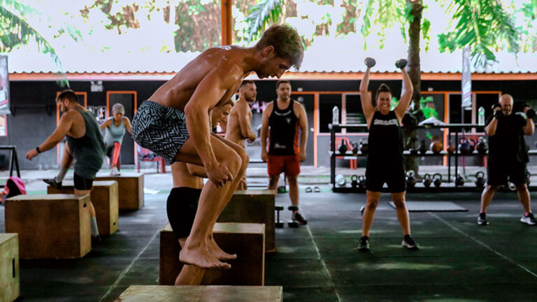 Tiger-Muay-Thai-Fitness-Camp-and-Cocoville-Resort-Phuket-HIIT-Endurance-Crosstraining-Muay-Thai-Training-Group-Class-Coaching-Fitness-Holidays-Thailand-Fitness-Holidays-Phuket-Fitness-Holiday-for-Travelling-Athletes-vacaciones Reiseathleten