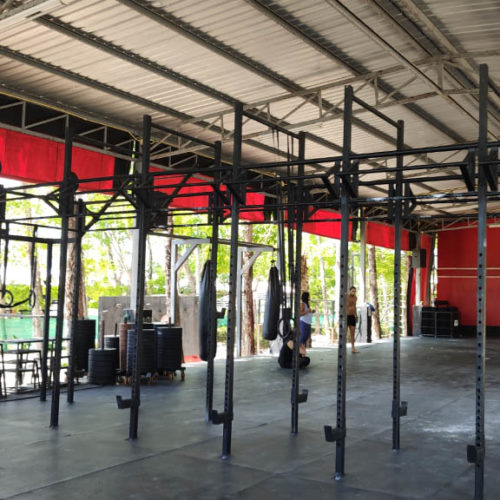 Outdoor Trainingsfläche - Titan Fitness Camp - Fitnessurlaub in Phuket, Thailand - Fitnessreisen für Reiseathleten