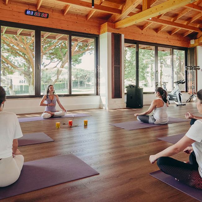 Yoga im Active Studio by Serenity - Fitnessurlaub Algarve - Fitnessurlaub Portugal - Fitnessreisen für Reiseathleten