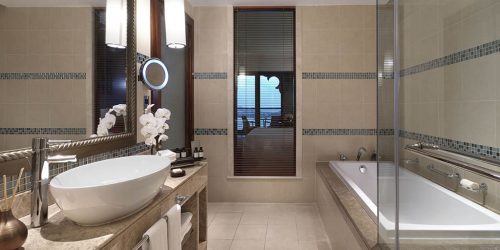 Fairmont The Palm_Dubai mit Reiseathleten_Fairmont Gold View Room Bathroom - Fitnessurlaub Dubai - Fitness Holiday Dubai