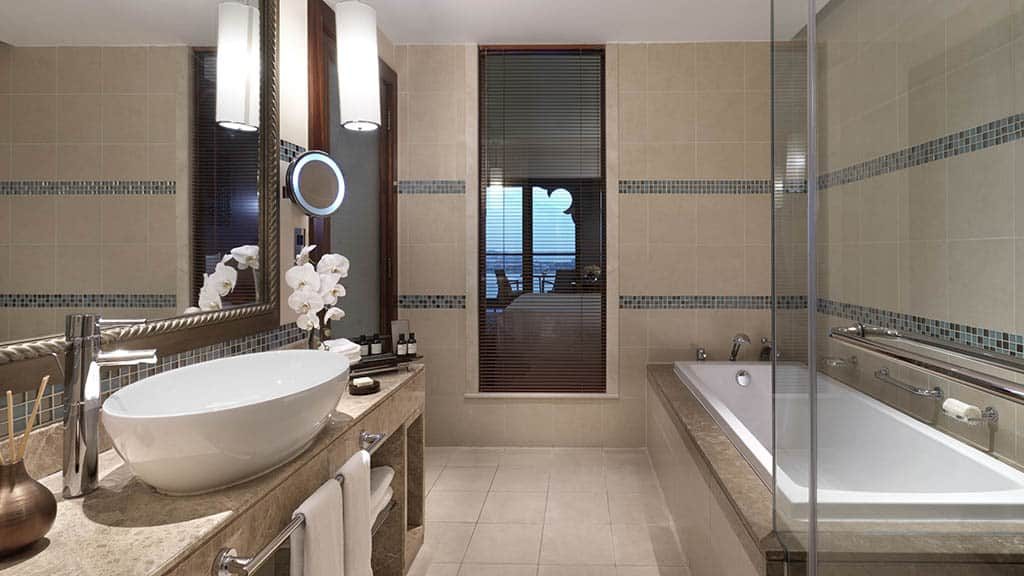 Fairmont The Palm_Dubai mit Reiseathleten_Fairmont Gold View Room Bathroom - Fitnessurlaub Dubai - Fitness Holiday Dubai