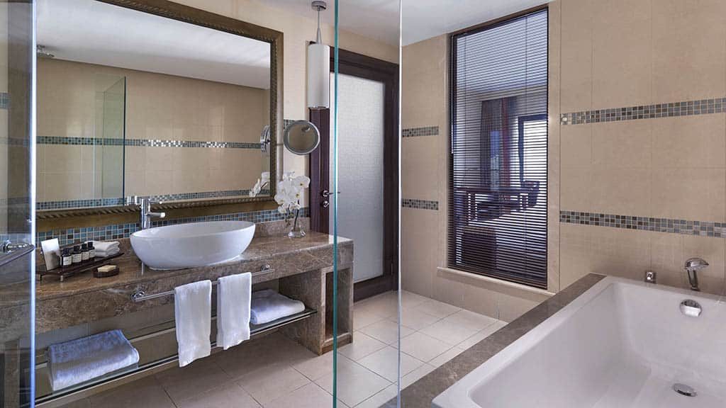 Fairmont The Palm_Dubai mit Reiseathleten_Fairmont Room Bathroom - Fitnessurlaub Dubai - Fitness Holiday Dubai