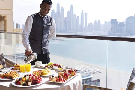 Fairmont The Palm_Dubai mit Reiseathleten_Fairmont Room Service - Fitnessurlaub Dubai - Fitness Holiday Dubai