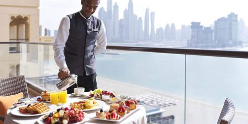 Fairmont The Palm_Dubai mit Reiseathleten_Fairmont Room Service - Fitnessurlaub Dubai - Fitness Holiday Dubai