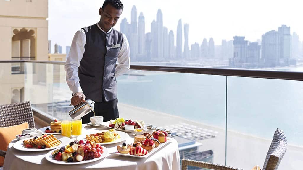 Fairmont The Palm_Dubai mit Reiseathleten_Fairmont Room Service - Fitnessurlaub Dubai - Fitness Holiday Dubai