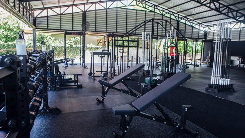 Fitness Travel Thailand - Fitness Vacation Phuket - Fitness Travel for Travelling Athletes - Bangtao No1 Muay Thai, MMA Fitnesscamp_Strength_and_Condtioning Training Area2