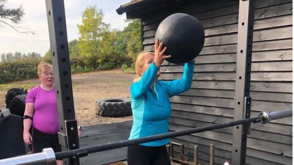 Fitnessurlaub-England-Fitness-Holiday-in-the-UK-GI-Jane-UK-Fitnessreise-mit-Reiseathlethen-Actionshot-Workouts-Fitnessreise-England-Reiseathleten