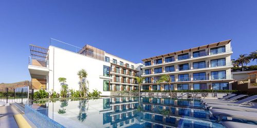 Fitness-Holiday-Sentido-Galoresort-Fitness-Relax-Active-Holiday-in-Madeira-Fitness-Holiday-Sentido-Galomar-Exterior-house-and-pool-Fitness-Travel-Travelling Athletes-Madeira