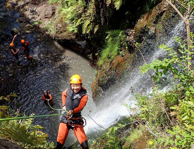 Fitnessurlaub-Sentido-Galoresort-Fitness-Relax-Aktiv-Urlaub-in-Madeira-Fitness-Holiday-Sentido-Madeira-Cannyoning-Gruppenausflug-Wasserfälle-Absailing-Fitnessreise-Reiseathleten-Madeira