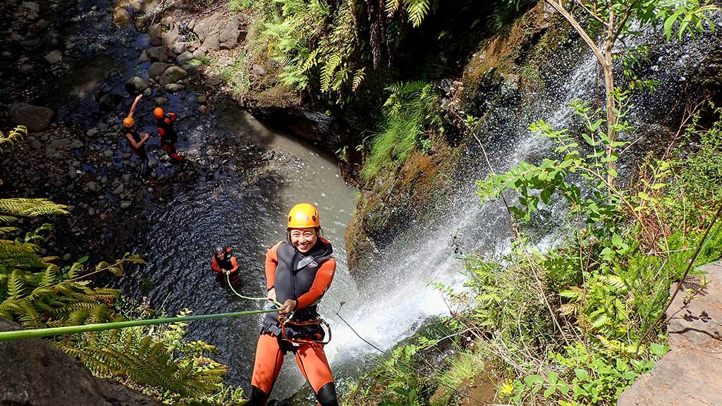 Fitnessurlaub-Sentido-Galoresort-Fitness-Relax-Aktiv-Urlaub-in-Madeira-Fitness-Holiday-Sentido-Madeira-Cannyoning-Gruppenausflug-Wasserfälle-Absailing-Fitnessreise-Reiseathleten-Madeira