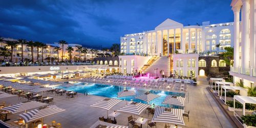 Fitnessurlaub-auf-Teneriffa-AnnaMakesButter Retreat-Aerial-View-Night-Princess-Inspire-Tenerife-Fitnessurlaub-fuer-Reiseathleten