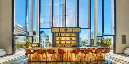 Fitnessurlaub-auf-Teneriffa-AnnaMakesButter Retreat-Bar-Lobby-Princess-Inspire-Tenerife-Fitnessurlaub-fuer-Reiseathleten