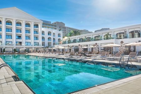 Fitnessurlaub-auf-Teneriffa-AnnaMakesButter Retreat-Main-Pool-Princess-Inspire-Tenerife-Fitnessurlaub-fuer-Reiseathleten