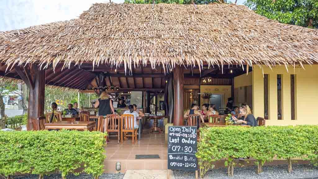 Restaurant von PhuketFit - Fitnessurlaub Phuket, Thailand - Fitnessurlaub fuer Reiseathleten