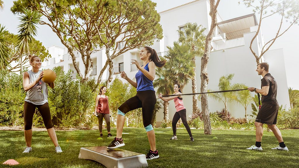 Pine Cliffs Retreat Outdoor HIIT - Fitnessreisen für Reiseathleten