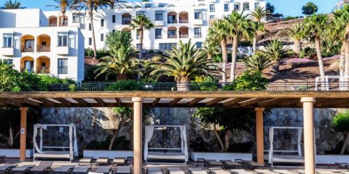 Playitas Fitnessreise-der-Allrounder-auf-Fuerteventura-Hotel-Sonnenterasse-Liegen-Fitnessurlaub-Fuerteventura-Reiseathleten