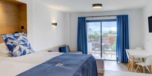 Playitas Fitnessreise-der-Allrounder-auf-Fuerteventura-Aparthotel-Apartment-Balkonblick-Fitnessurlaub-Fuerteventura-Reiseathleten