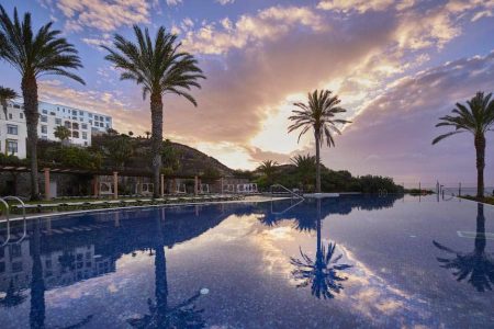 Playitas Fitnessreise-der-Allrounder-auf-Fuerteventura-Hotel-Pool-Fitnessurlaub-Fuerteventura-Reiseathleten