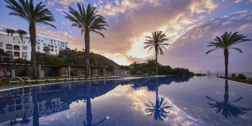 Playitas Fitnessreise-der-Allrounder-auf-Fuerteventura-Hotel-Pool-Fitnessurlaub-Fuerteventura-Reiseathleten