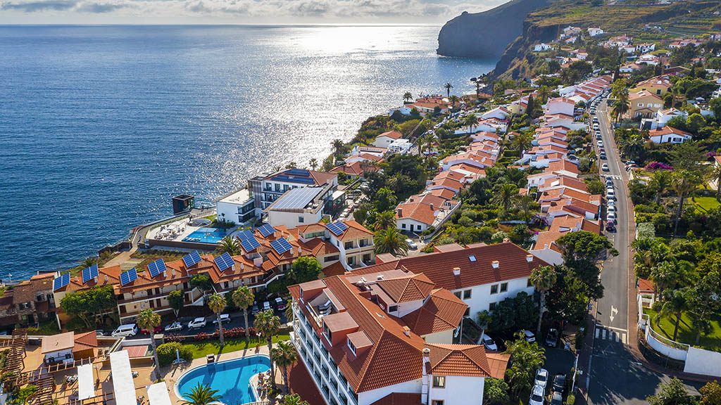 Fitness-Holiday-Sentido-Galoresort-Fitness-Relax-Active-Vacation-in-Madeira-Fitness-Holiday-Sentido-Drone-landscape-Sentido-Sport-and-Wellness-Travelling Athletes-Madeira