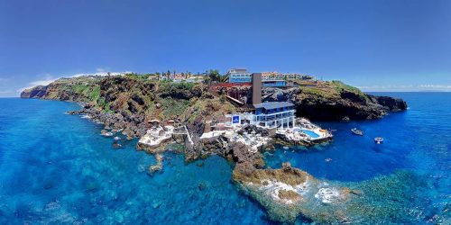 Fitness-Holiday-Sentido-Galoresort-Fitness-Relax-Active-Vacation-in-Madeira-Fitness-Holiday-Sentido-Sport-and-Wellness-Drone-View-from-the-Sea-Travelling Athletes-Madeira