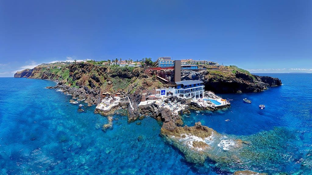 Fitness-Holiday-Sentido-Galoresort-Fitness-Relax-Active-Vacation-in-Madeira-Fitness-Holiday-Sentido-Sport-and-Wellness-Drone-View-from-the-Sea-Travelling Athletes-Madeira