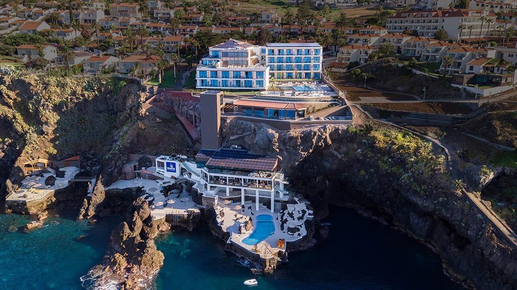 Fitness-Holiday-Sentido-Galoresort-Fitness-Relax-Active-Vacation-in-Madeira-Fitness-Holiday-Sentido-Sport-and-Wellness-Drone-View-from-the-Sea-Travelling Athletes-Madeira