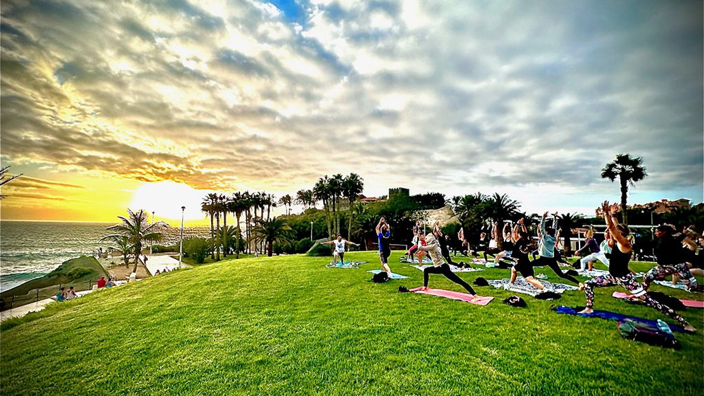 SunsetYoga-Anna_Makes_ButteundReiseathletenRetreatTeneriffa-FitnessurlaubTeneriffa